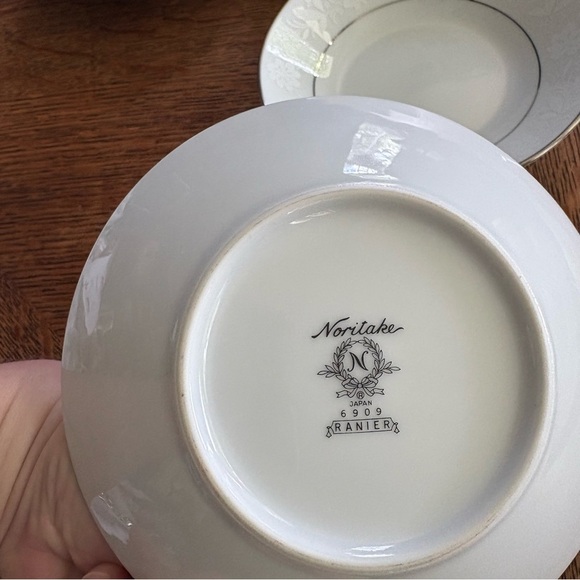 Noritake Ranier Pattern Classic Fruit Bowl - Picture 3 of 3